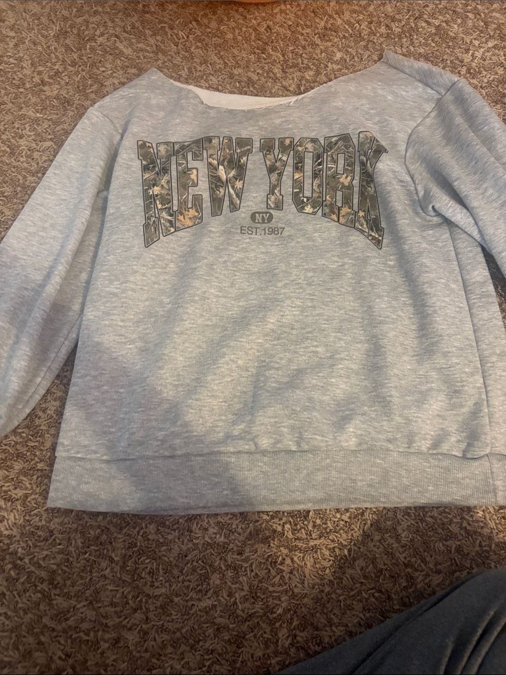 SHEIN Light Gray 'New York' Graphic Crewneck Sweatshirt